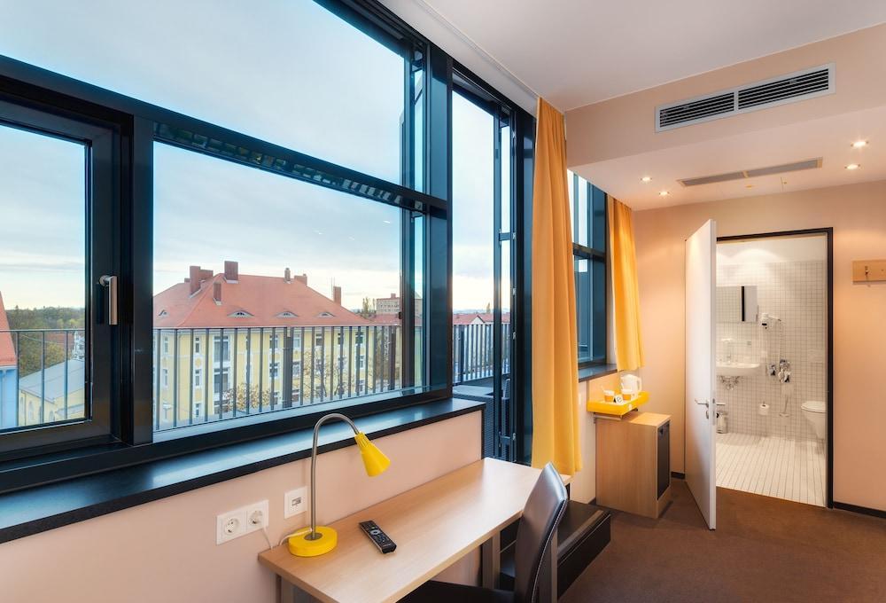 B&B Hotel Muenchen-Moosach Exteriör bild