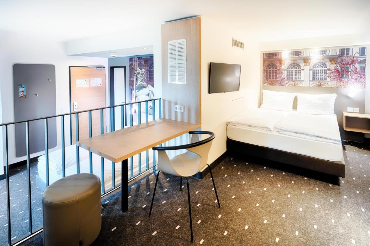 B&B Hotel Muenchen-Moosach Exteriör bild