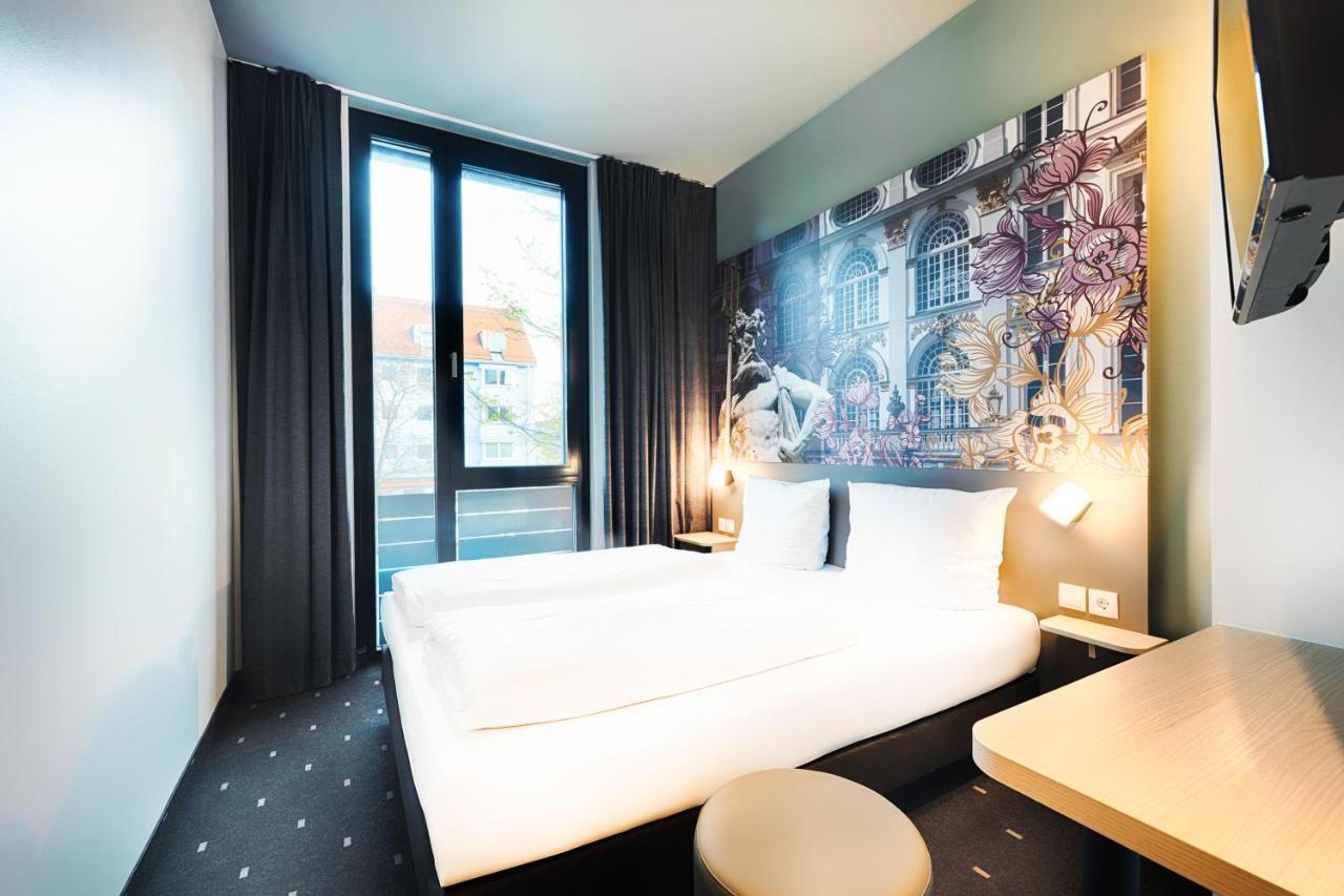 B&B Hotel Muenchen-Moosach Exteriör bild