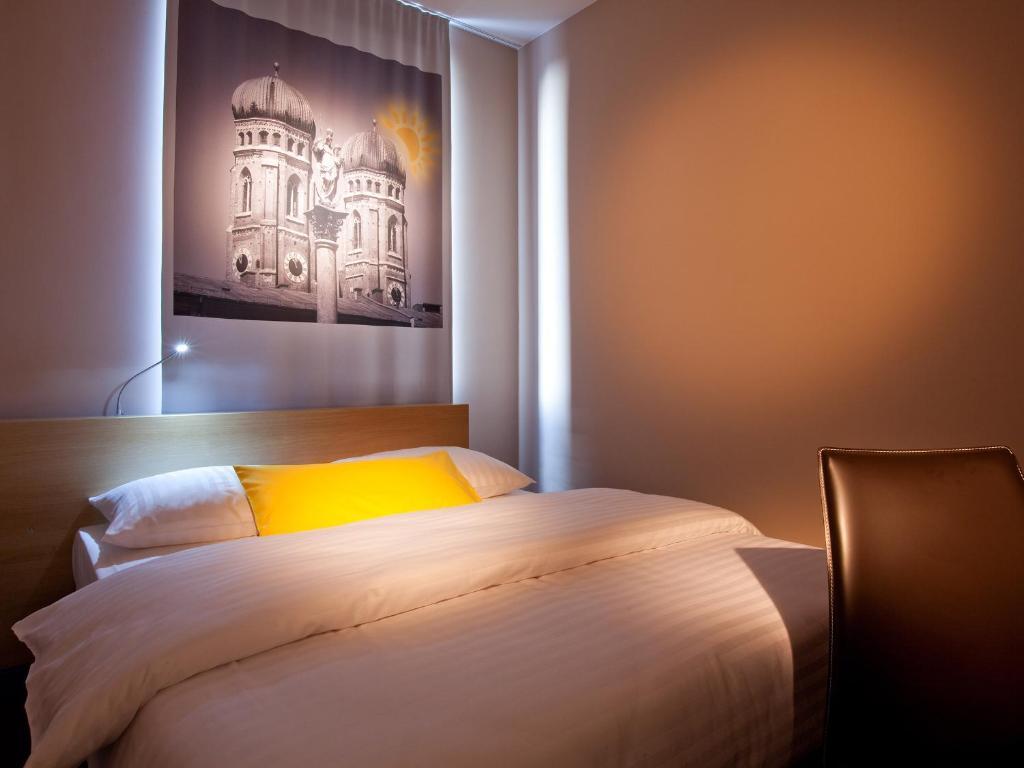 B&B Hotel Muenchen-Moosach Exteriör bild