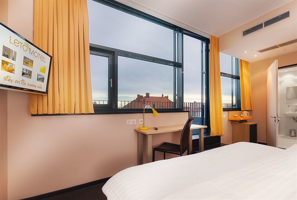 B&B Hotel Muenchen-Moosach Exteriör bild